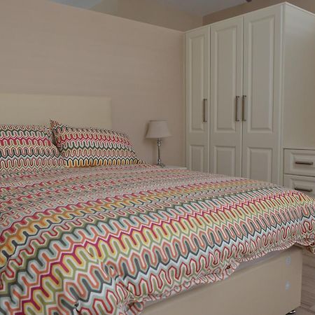 Blessings Studio Apartments Cootehill Esterno foto