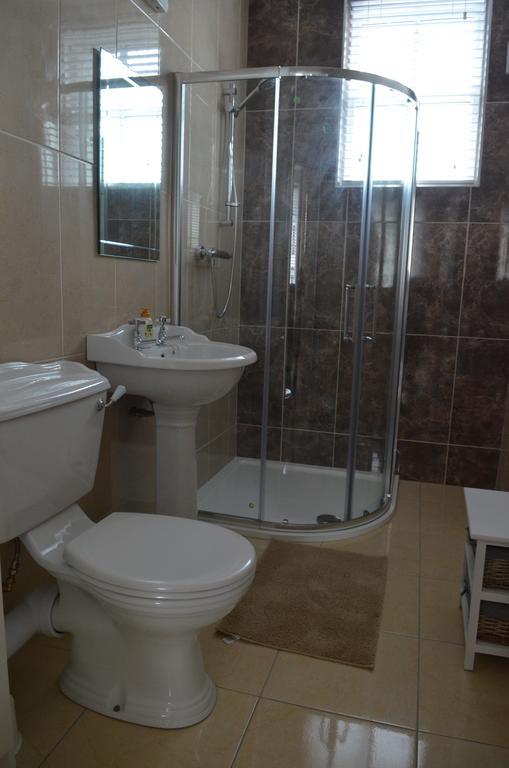 Blessings Studio Apartments Cootehill Esterno foto